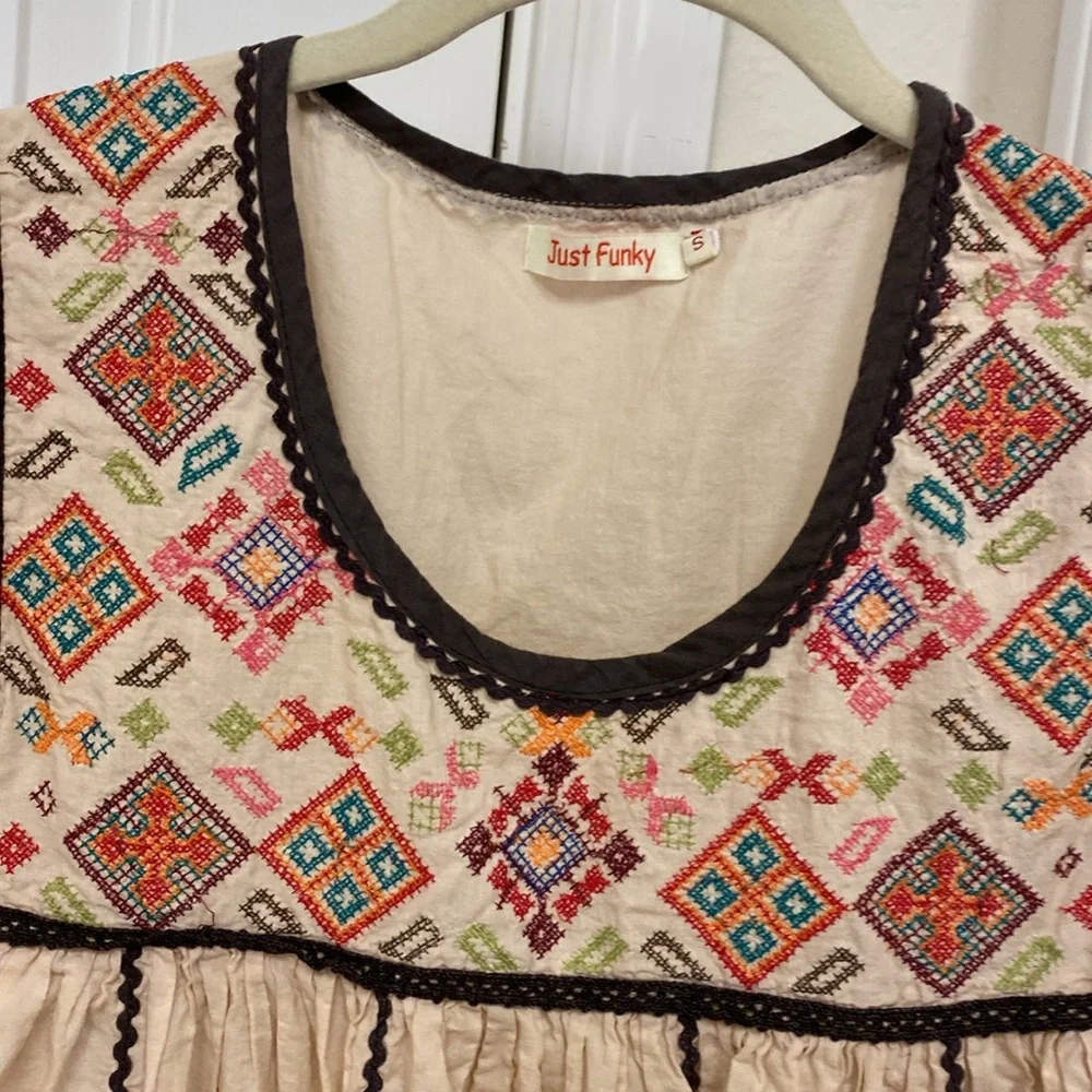 Just funky blouse with three-quarter sleeves, Ojo embroidery - Picture 2 of 5